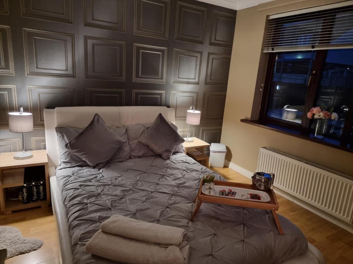 Private Room City Skyline And Mountain Views Close Too Belfast Centre And Airports Free Parking Exterior foto